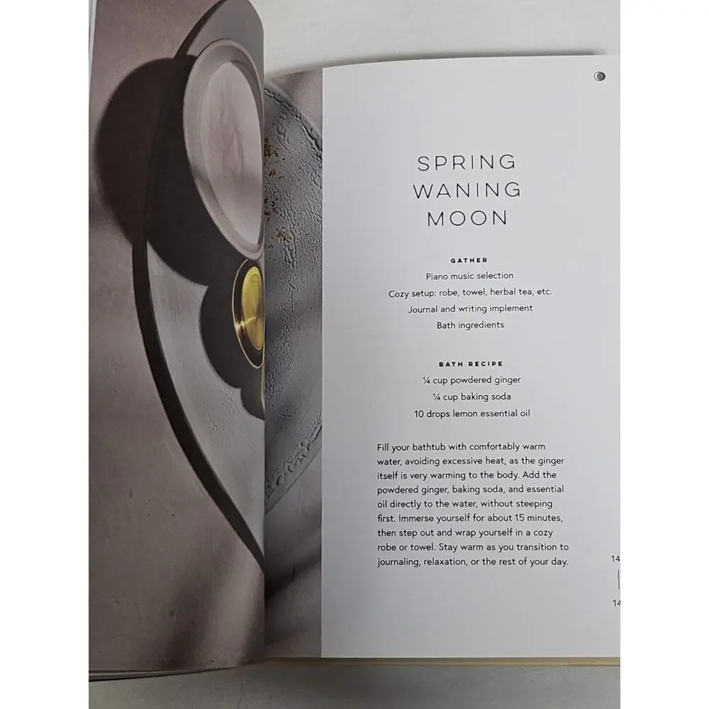 Moon Bath : Bathing Rituals and Recipes for Relaxation and Vitality - Picture 7 of 16